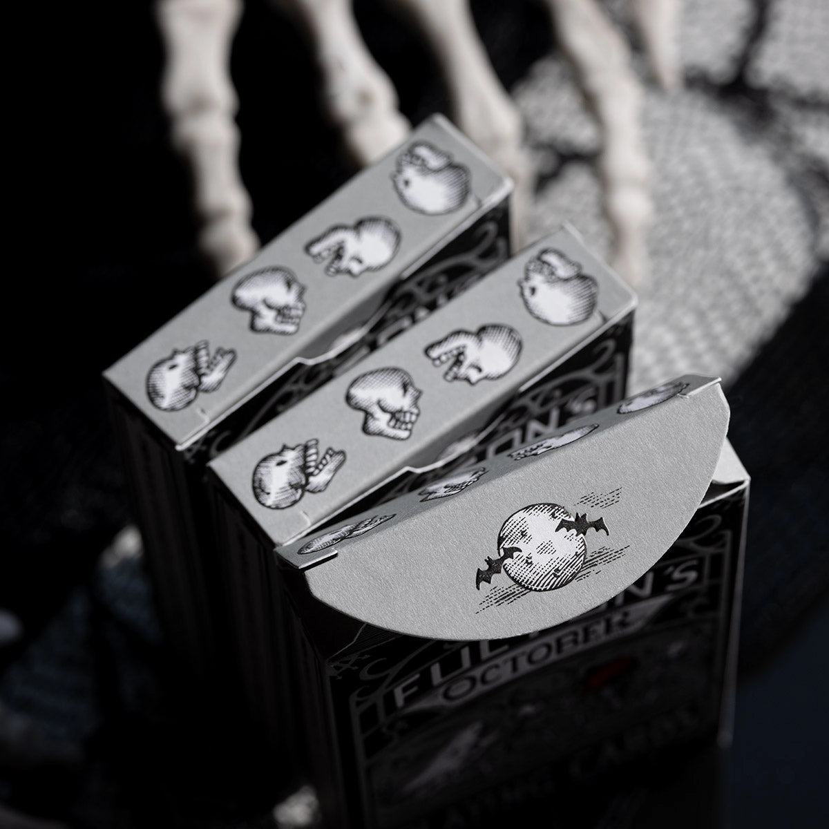 Fultons October Tombstone Grey Halloween Playing Cards