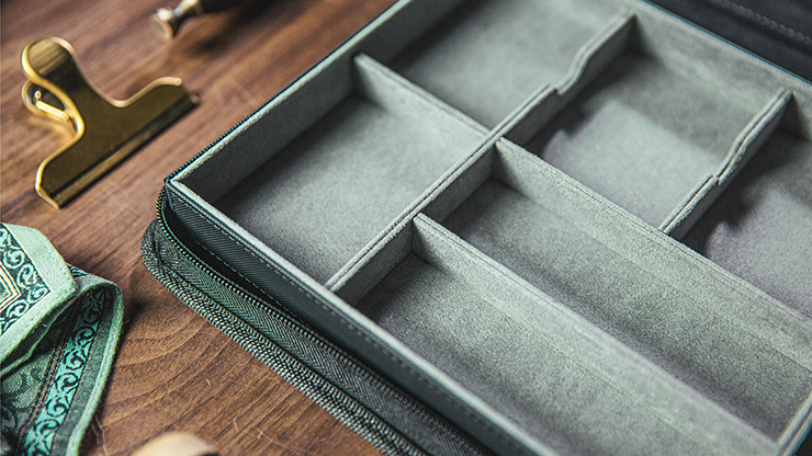 PlayingCardDecks.com-Magician's Organizer with Close-Up Pad & Carry Bag
