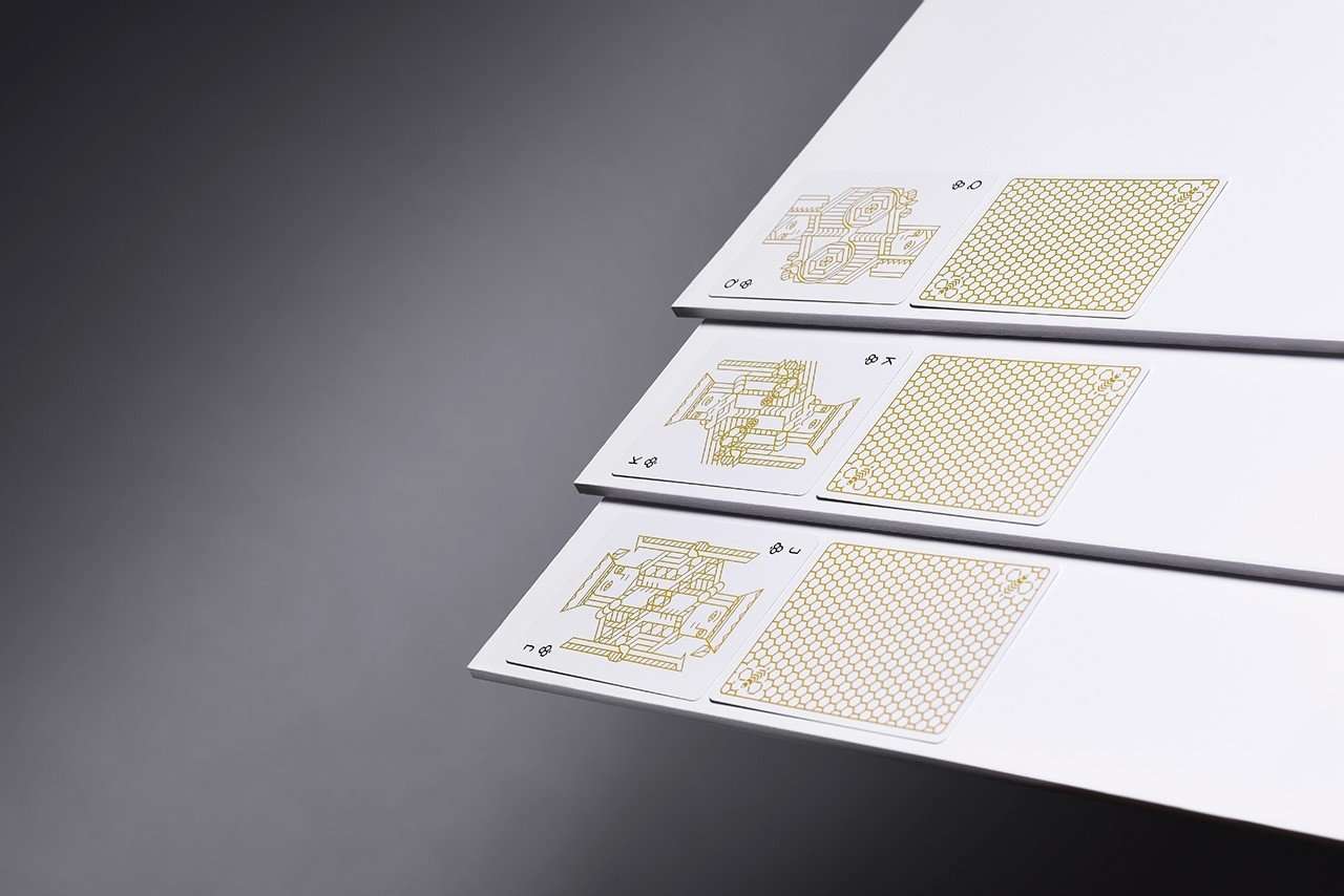 PlayingCardDecks.com-Super Bees Playing Cards Cartamundi