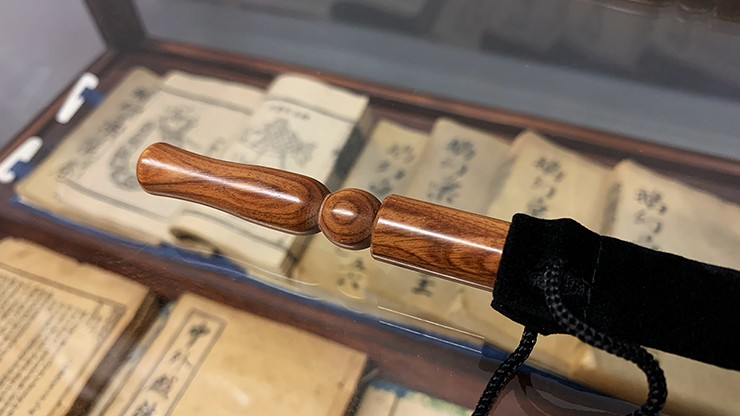 Wooden wand PRO (Bold Brown) by Harry He & Bacon Magic