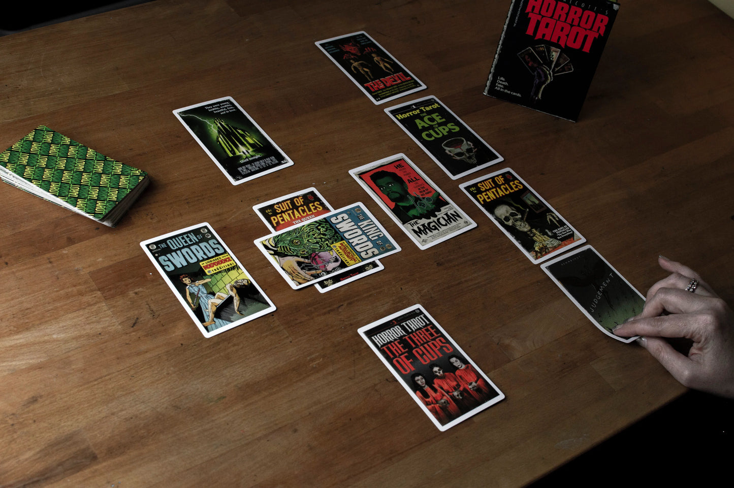 Horror Tarot Deck - Uncover the Mysteries with 78 Chilling Cards