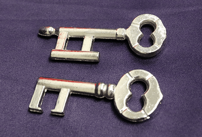 PlayingCardDecks.com-Linking Key Puzzle